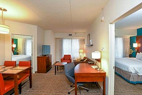 2 Bedroom Suite, Bedroom 1: 1 King, Bedroom 2: 1 King, Sofa Bed
