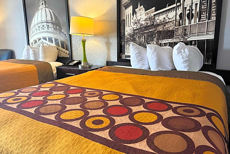 Super 8 by Wyndham Meridian