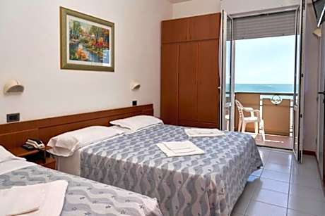 Quadruple Room with Sea View and Beach Access