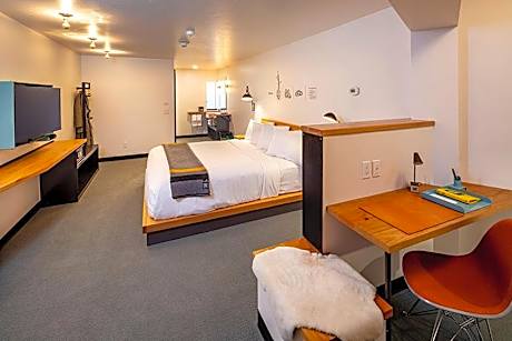 Deluxe King Room