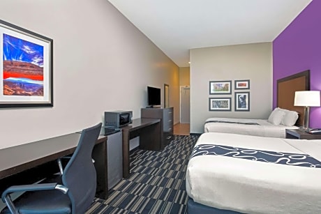 Queen Room with City View and Mobility/Hearing Impaired Access - Non-Smoking