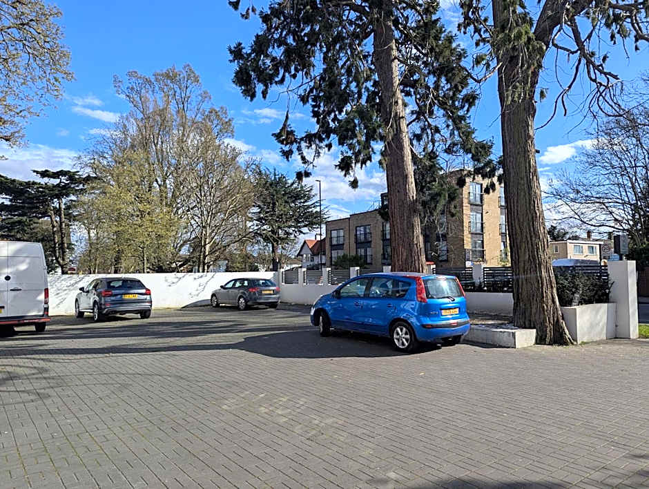 OYO Firs Lodge London Heathrow