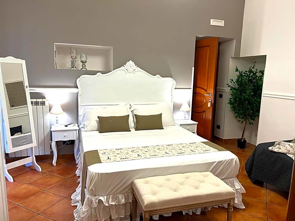 MILUAR - centro storico - lungo la via della Musica