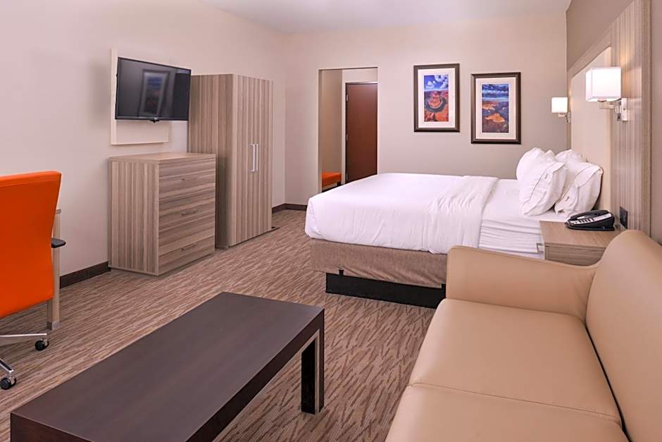 Holiday Inn Express & Suites Williams By IHG
