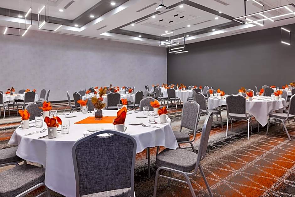 Holiday Inn & Suites Toledo Southwest - Perrysburg by IHG