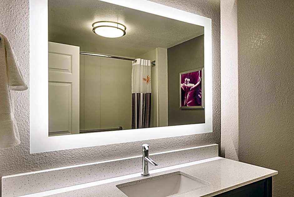 La Quinta Inn & Suites by Wyndham Atlanta Perimeter Medical Center