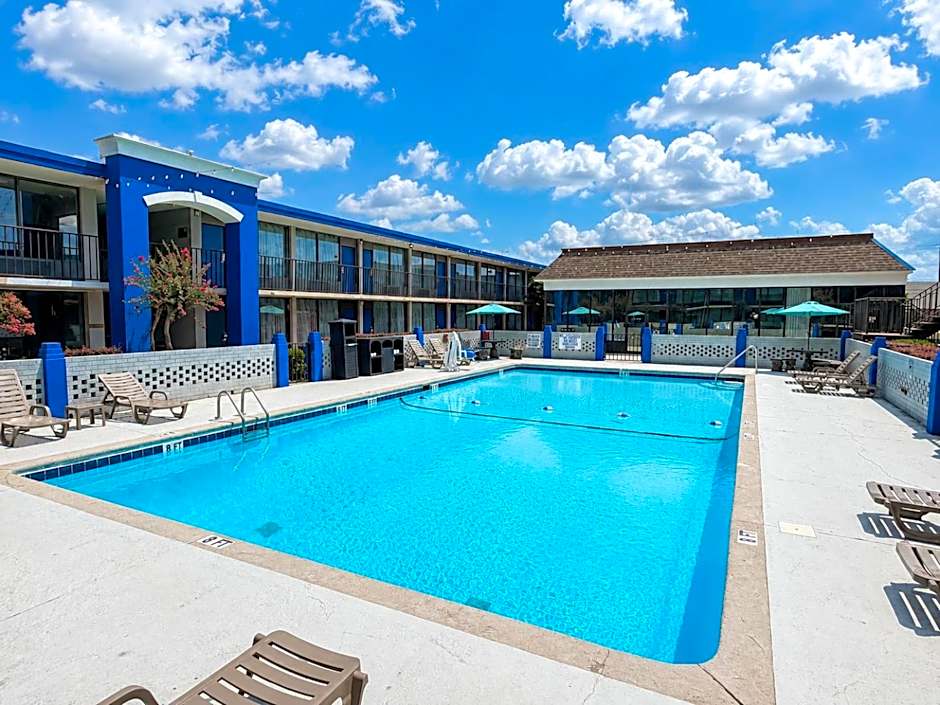 Clarion Greenville Airport Inn