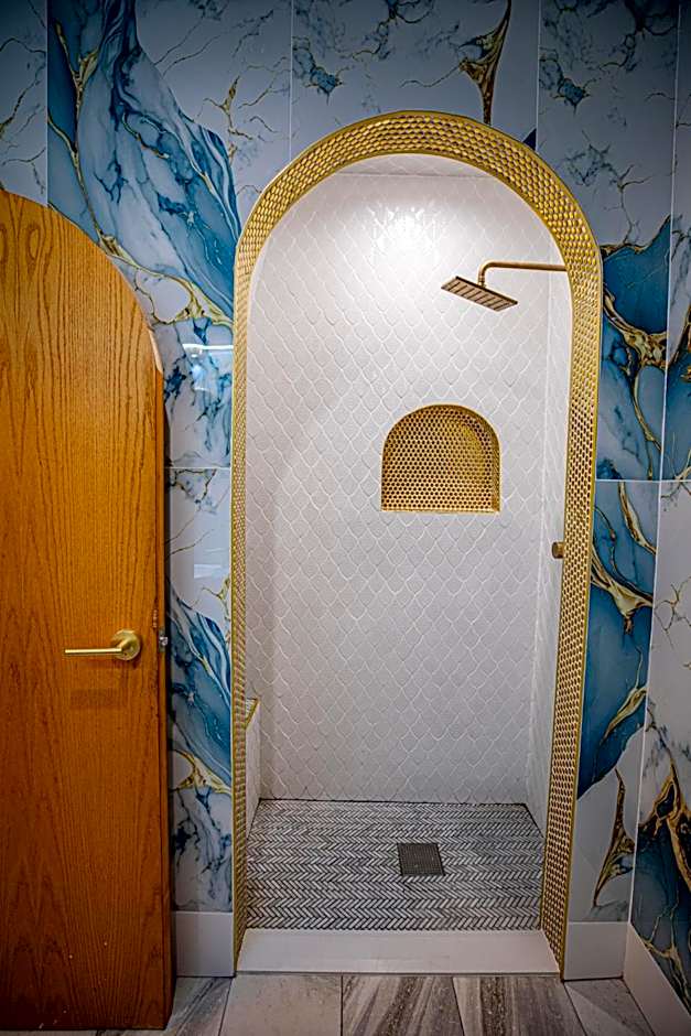 Social Stays - Santa Barbara's FIRST hostel on State Street