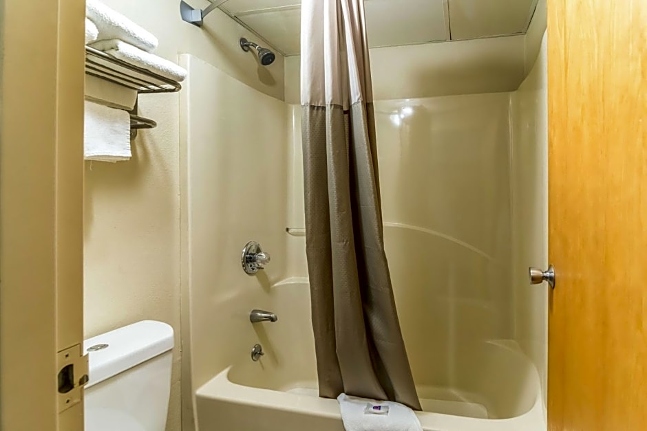 Motel 6-Kenly, NC