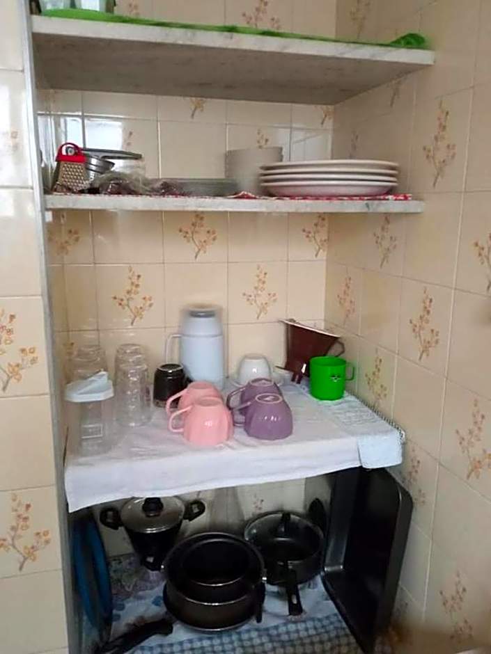 Kitnet Temporada Praia Grande SP - Completa com Wi-fi, garagem rotativa, 1 quadra da praia - no centro comercial Boqueirão