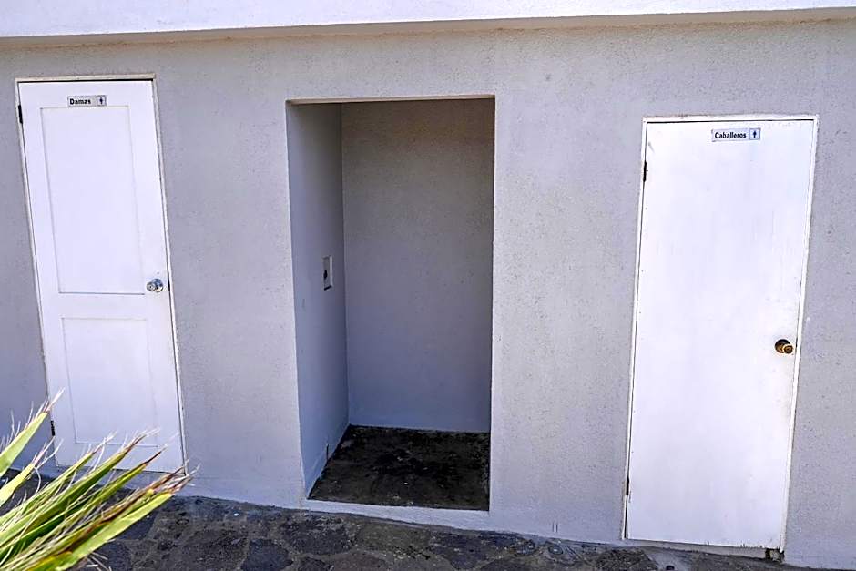 Tritons Place-Half Acre Oceanfront Paradise With Private Pool, Jacuzzi, Fire Pit, Beach Access