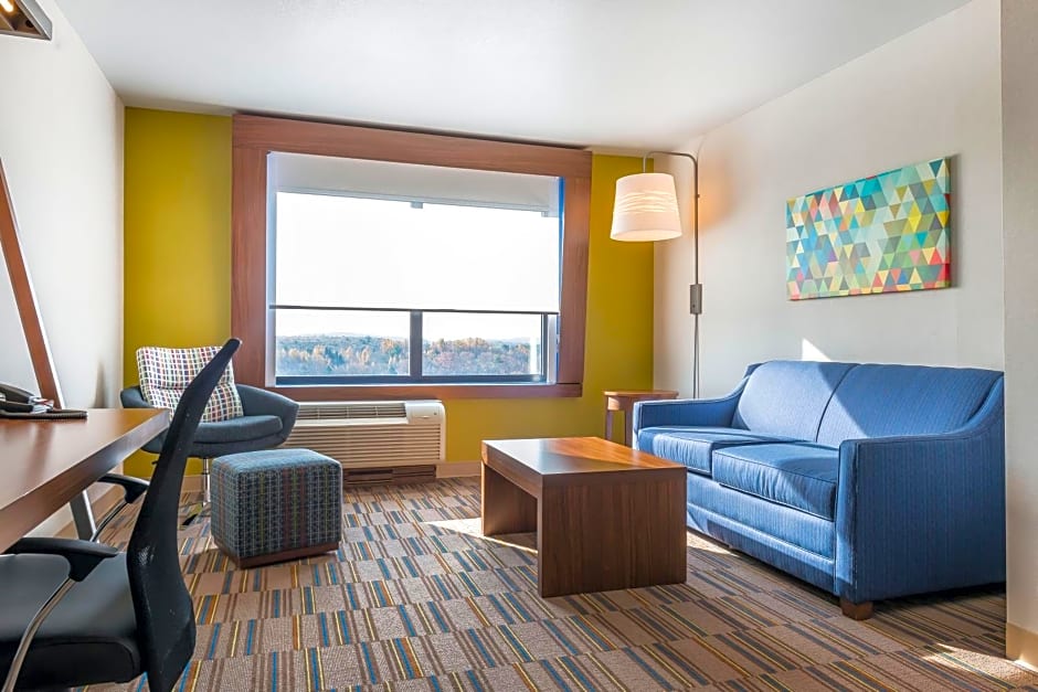 Holiday Inn Express & Suites Clarion By IHG