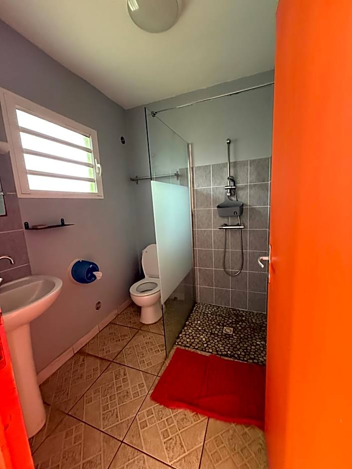 GITE-Hotel LA CAZ DES ORANGERS