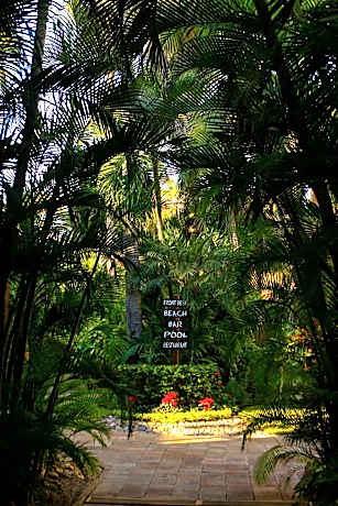 Villas El Rancho Green Resort