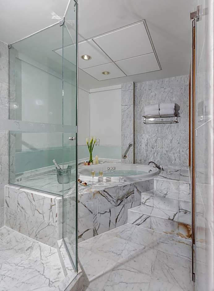 Delfines Hotel & Convention Center