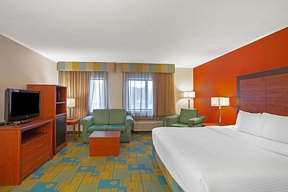 La Quinta Inn & Suites by Wyndham Auburn Worcester