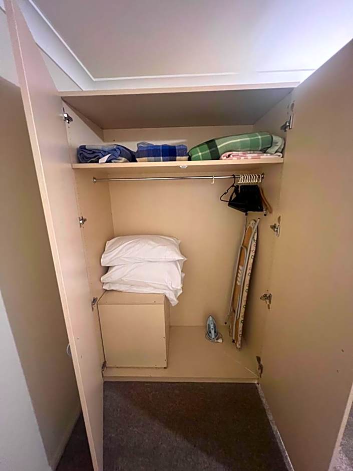 OVERLANDER MOTOR LODGE