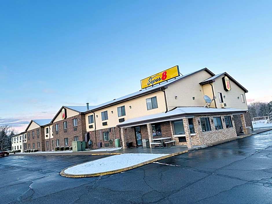 Super 8 by Wyndham Imlay City