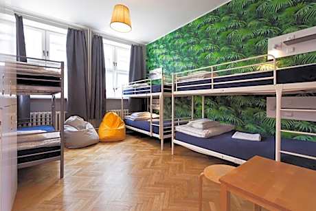 6-Bed Room with Shared Bathroom