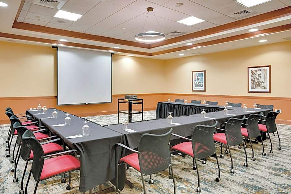 Hilton Garden Inn Milwaukee Airport