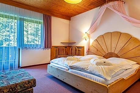 Superior One-Bedroom Apartment with Balcony