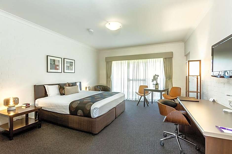 Blazing Stump Motel & Suites