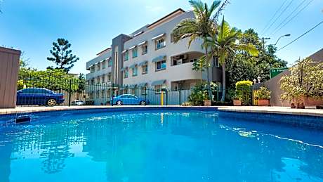 Hampton Court Apartments