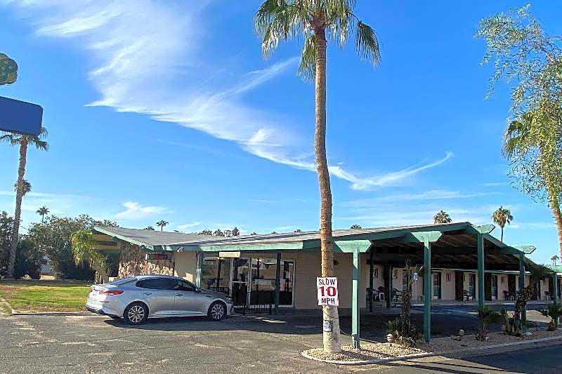 Desert Grove Inn and Suites