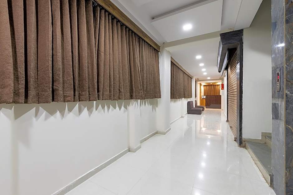 Hotel Bhavya by OYO Rooms – Ahmedabad, FL