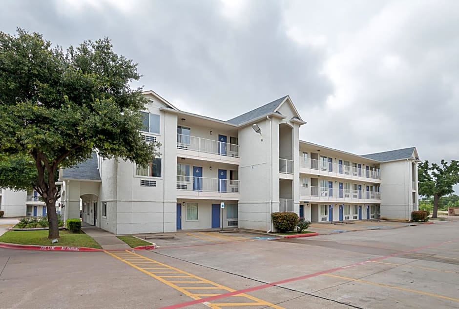 Motel 6-Grand Prairie, TX - Near Six Flags Drive