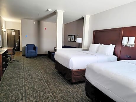 2 Queen Beds, Suite, Nonsmoking