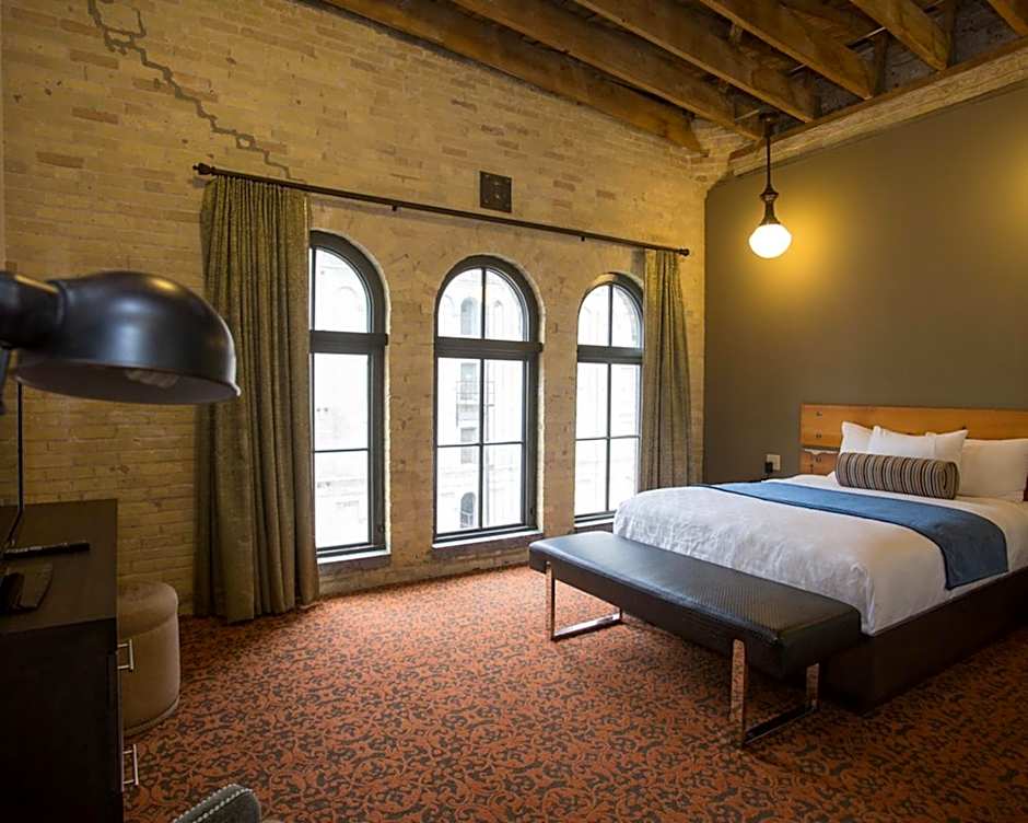Brewhouse Inn And Suites