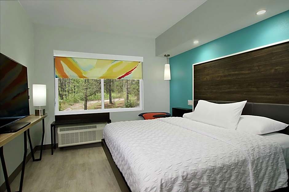 Tru by Hilton Meridian