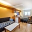Days Inn & Suites by Wyndham Antioch