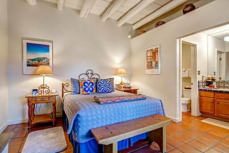 Queen Room with Patio - Pet-Friendly