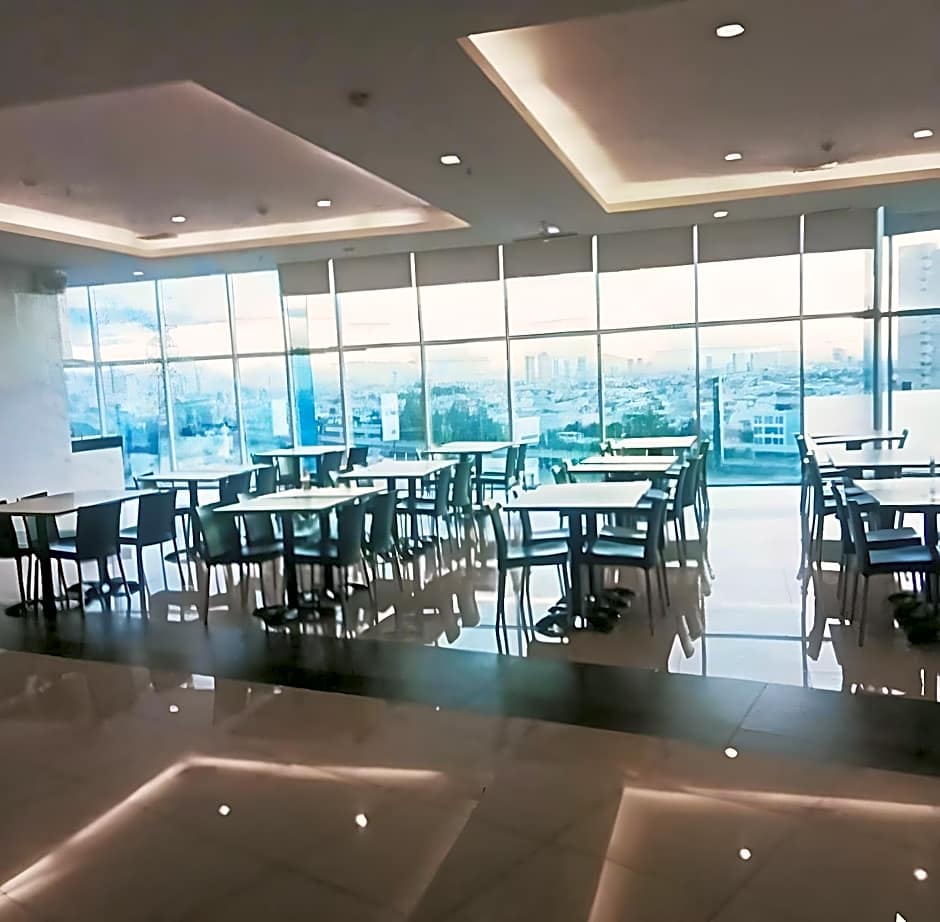 Amaris Hotel Season City