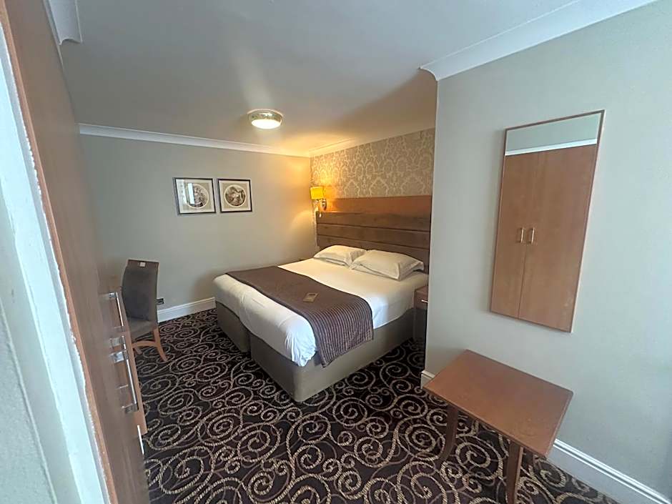 The Legacy Rose & Crown Hotel