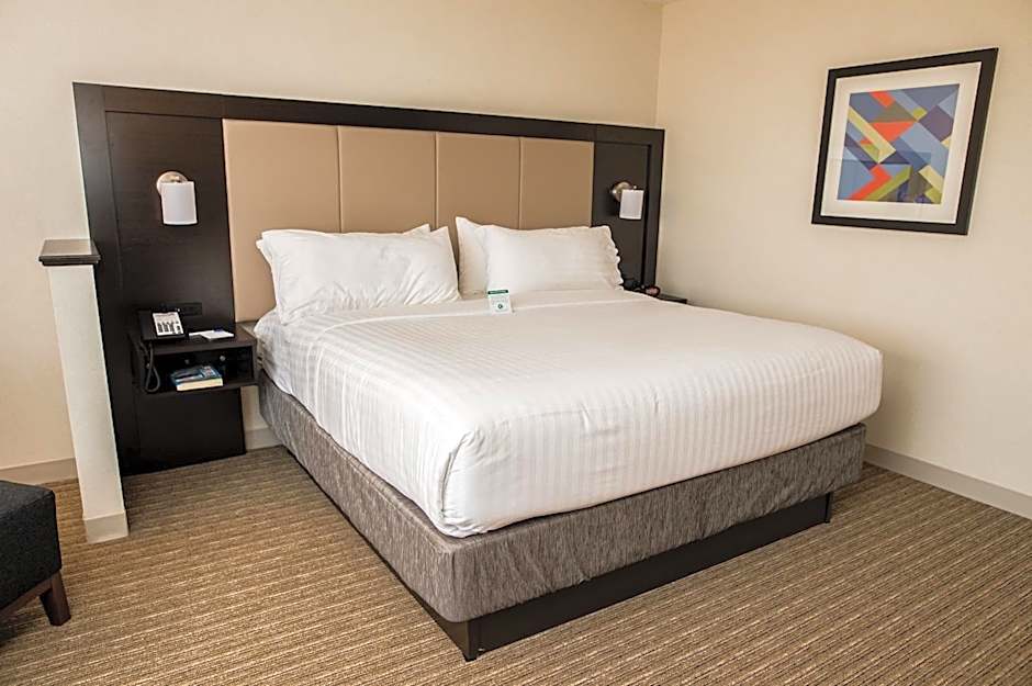 Holiday Inn Express & Suites Marietta By IHG
