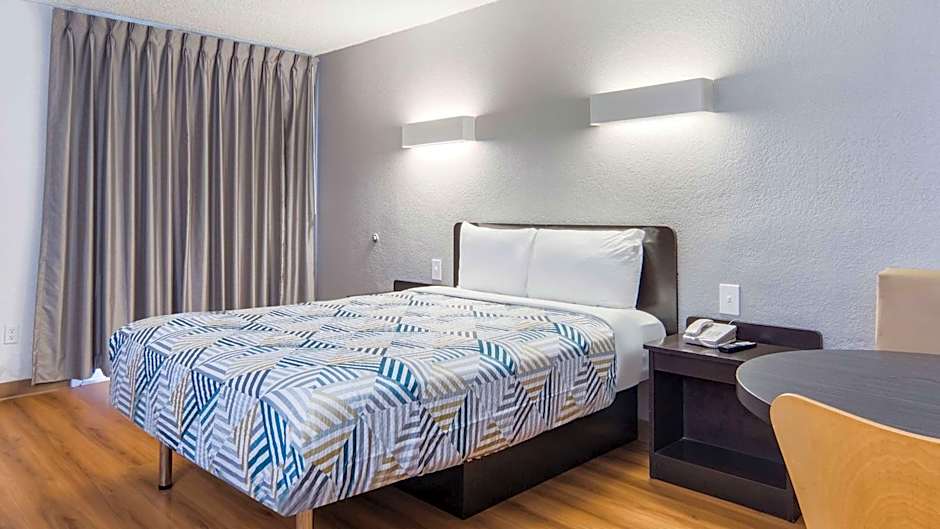 Motel 6-Addison, TX - Dallas