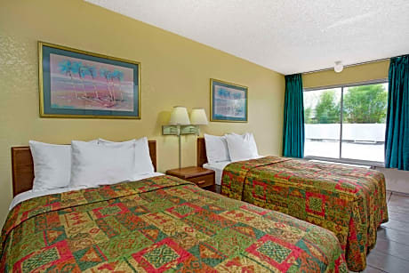 2 Queen Beds Non-Smoking
