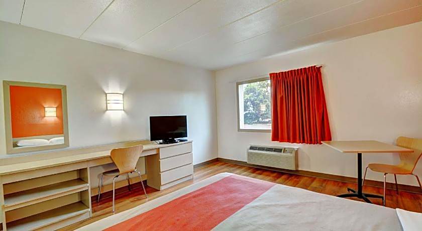 Motel 6-Seekonk, MA - Providence East