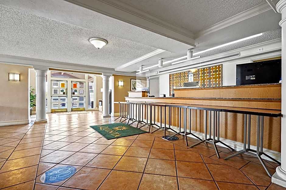 La Quinta Inn by Wyndham Costa Mesa / Newport Beach