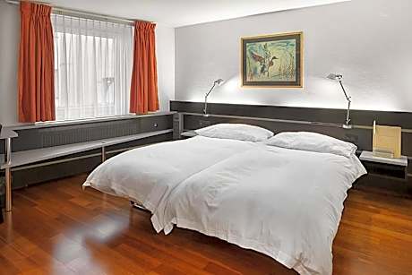 Quiet 2-Bedroom Suite