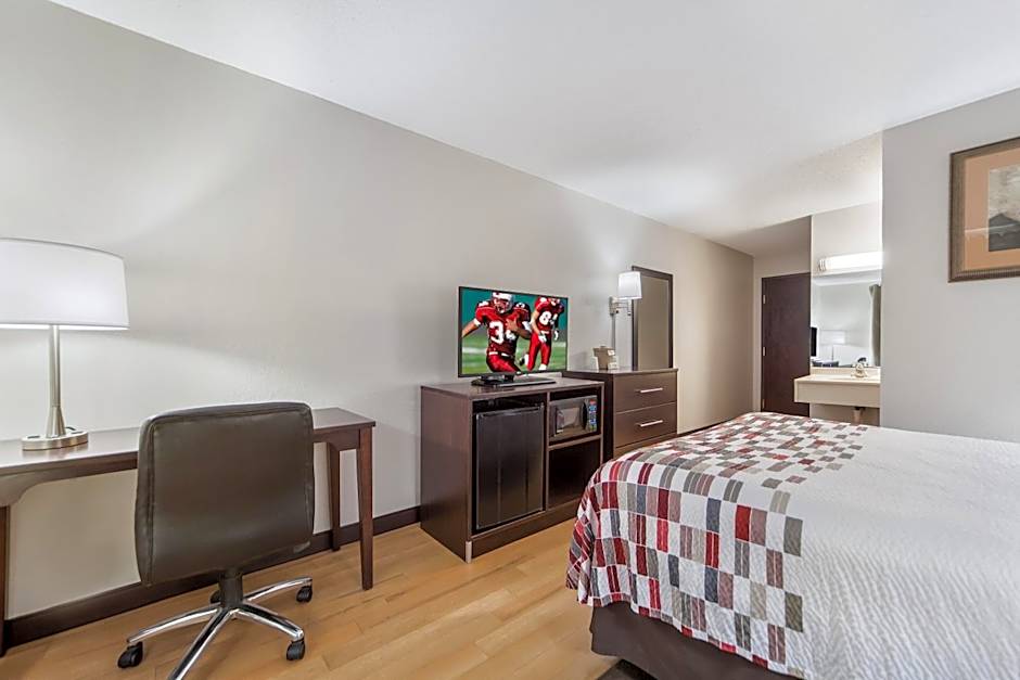 Red Roof Inn & Suites Omaha - Council Bluffs