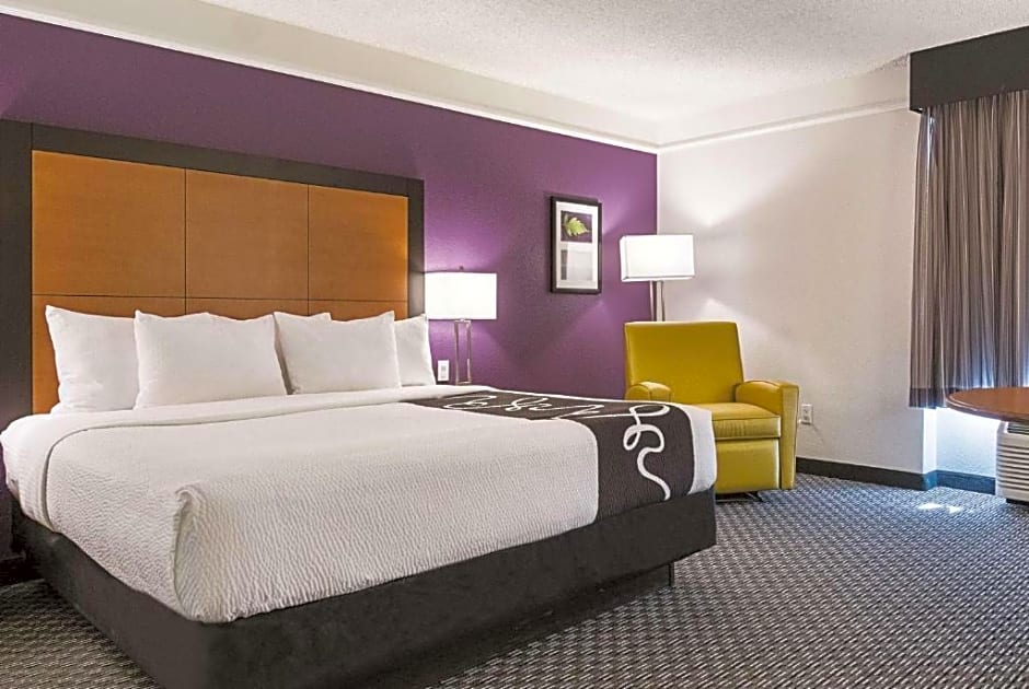 La Quinta Inn & Suites by Wyndham Ontario Airport