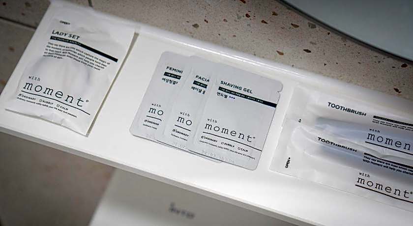 Croissant Hotel Guri by AanK