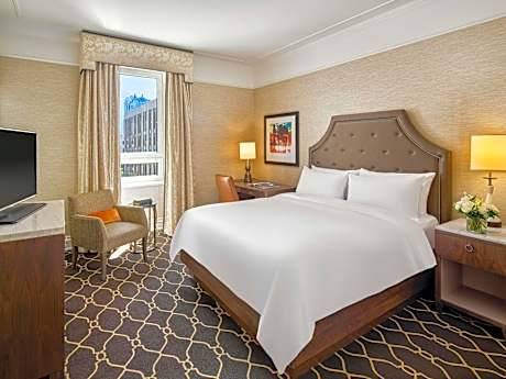 Deluxe King Room with City or Courtyard View