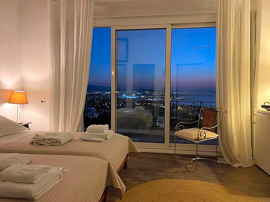 Akrotiri Hotel