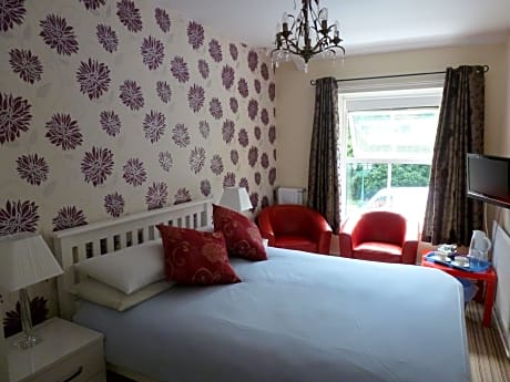 Double Room with Private Bathroom (in hall)