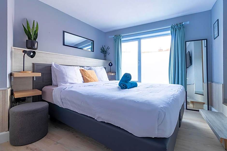 Hotel Entree - View of Canal Bruges